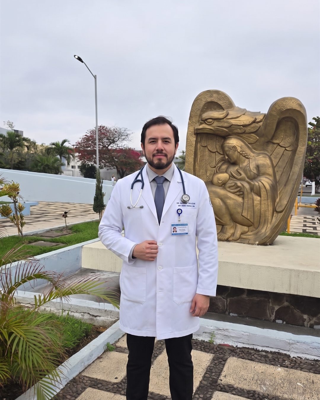 Retrato profesional de Dr. Edgar Eduardo Hernández Enríquez